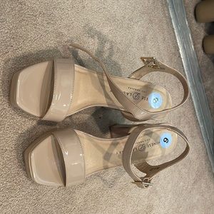 Chinese Laundry Tan Heels
